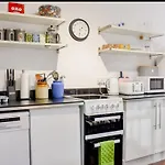 Buxton Mews 펜션 울버스톤