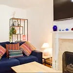Buxton Mews 펜션 울버스톤