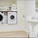 펜션 Buxton Mews 울버스톤